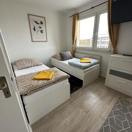 Ideal Fuer Monteure. 3 Zimmer Apartment Mit Kueche, Waschmaschine, Wifi Usw... . Halle  المظهر الخارجي الصورة