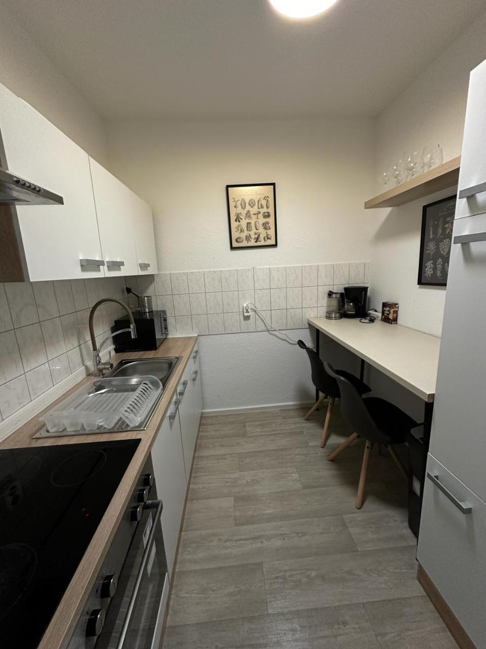 Ideal Fuer Monteure. 3 Zimmer Apartment Mit Kueche, Waschmaschine, Wifi Usw... . Halle  المظهر الخارجي الصورة